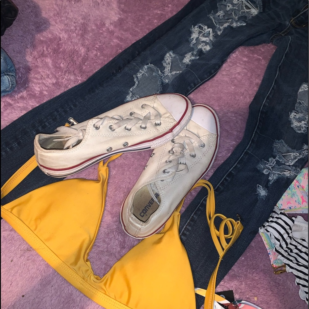 white 6 1/2 converse 23$